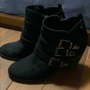 Woman’s size 6.5 Crown Vintage boots